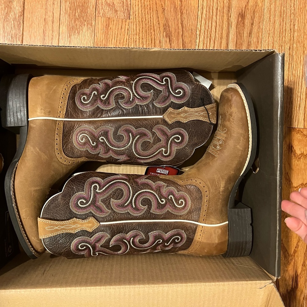 NIB Ariat Cowgirl Boots